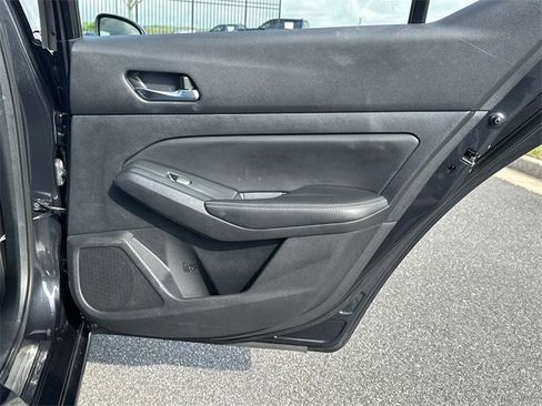 Certified 2019 Nissan Altima 2.5 Platinum image 17