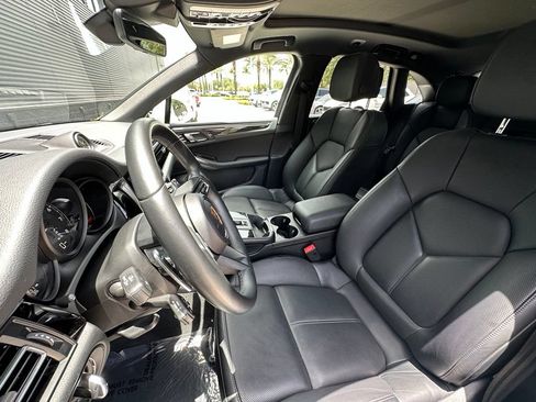 Used 2024 Porsche Macan AWD/4WD image 5