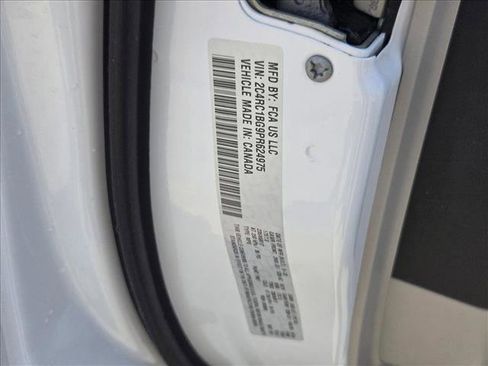 Used 2023 Chrysler Pacifica Touring-L FWD image 22