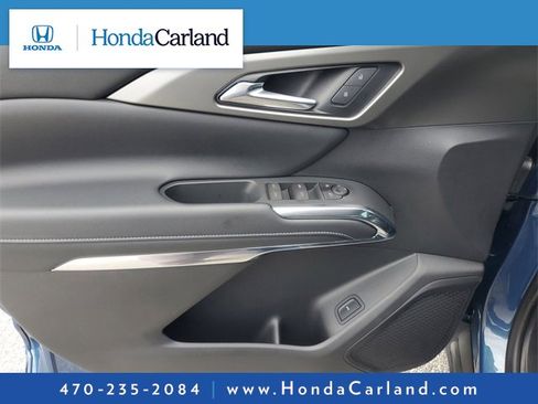 Used 2025 Chevrolet Traverse LT w/ Midnight/Sport Edition image 8