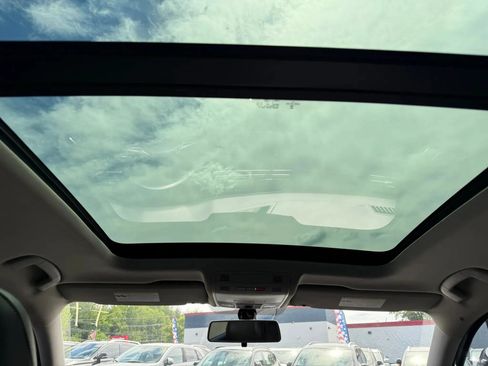 Used 2020 Volkswagen Tiguan SE w/ Panoramic Sunroof Package AWD/4WD image 25
