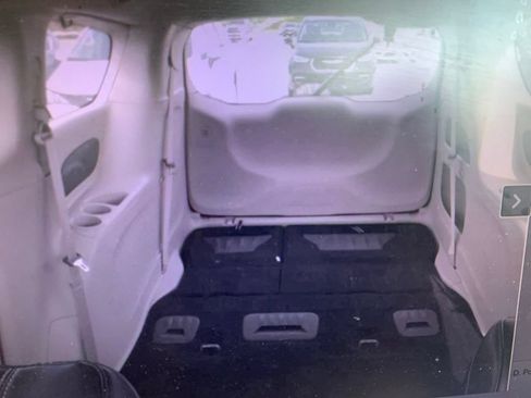 Used 2023 Chrysler Pacifica Touring-L FWD image 15
