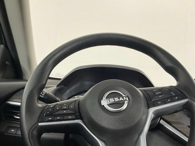 Used 2025 Nissan Altima 2.5 SV FWD image 21