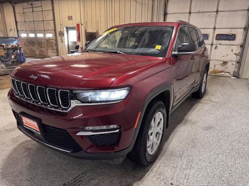 Used 2023 Jeep Grand Cherokee Limited w/ MOPAR Finishing Package image 4