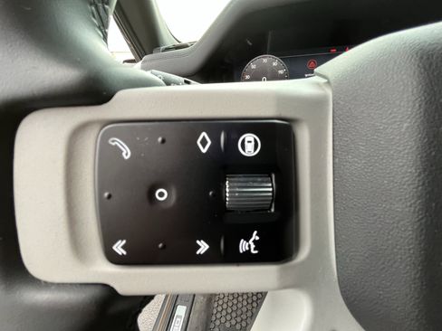 Certified 2024 Land Rover Defender 110 X-Dynamic SE image 20