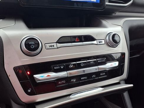 Used 2022 Ford Explorer XLT w/ Equipment Group 202A image 16