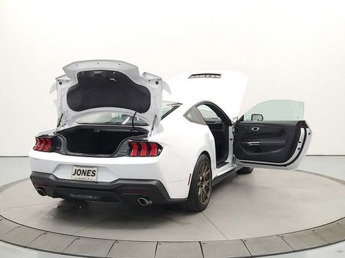 Used 2025 Ford Mustang GT RWD image 14