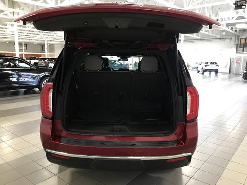 Used 2024 GMC Yukon SLT w/ SLT Luxury Package AWD/4WD image 5