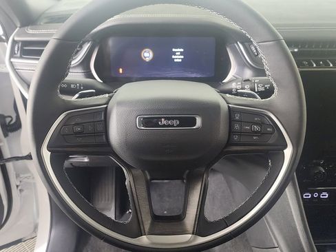 New 2025 Jeep Grand Cherokee Limited image 16