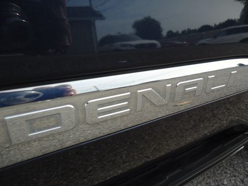 Used 2018 GMC Acadia Denali w/ Technology Package AWD/4WD image 10