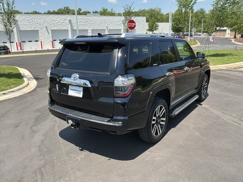 Used 2022 Toyota 4Runner Limited AWD/4WD image 10