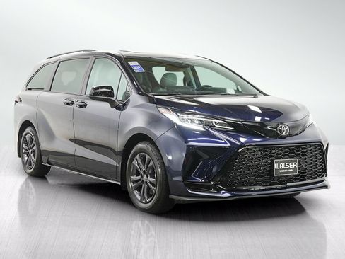 Used 2026 Toyota Sienna AWD image 7