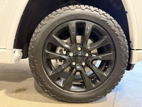 Used 2017 Jeep Grand Cherokee Altitude AWD/4WD image 11