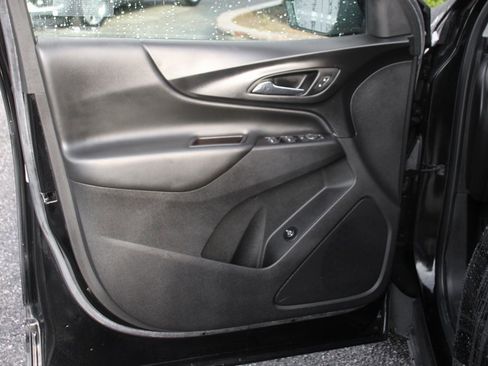 Used 2022 Chevrolet Equinox LT w/ Driver Convenience Package image 15