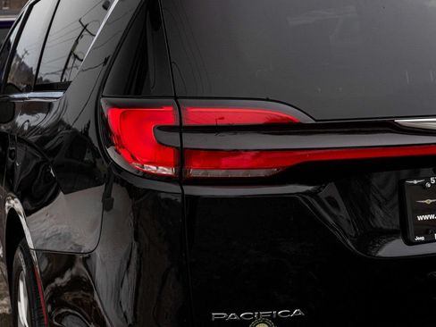 New 2026 Chrysler Pacifica Select AWD/4WD image 35