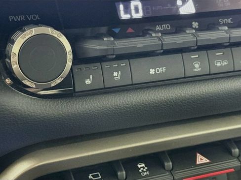 Used 2024 Toyota Tundra Limited AWD/4WD image 19