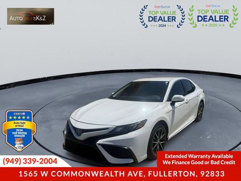 Used 2021 Toyota Camry SE FWD image 3