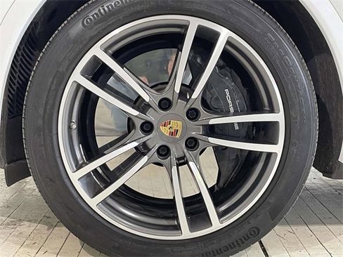 Used 2021 Porsche Cayenne Turbo image 12