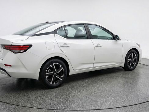 Used 2025 Nissan Sentra SV image 9