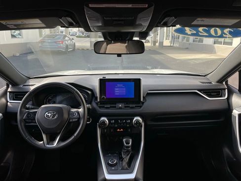 Used 2024 Toyota RAV4 SE image 10