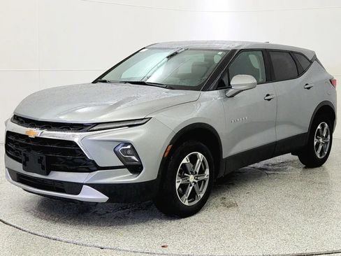 Used 2023 Chevrolet Blazer LT image 3