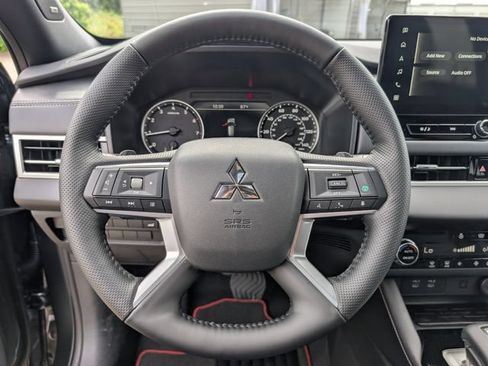 New 2026 Mitsubishi Outlander AWD image 15