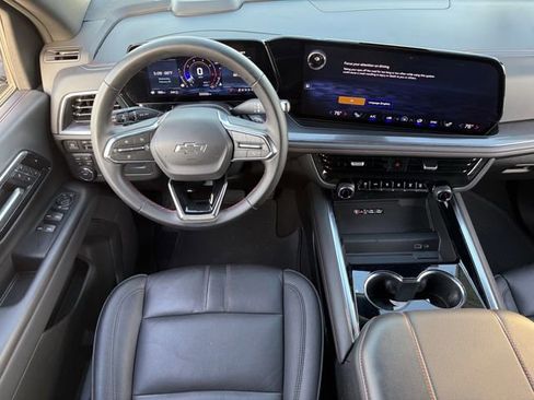 Certified 2025 Chevrolet Suburban RST image 14