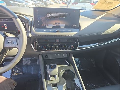 Certified 2025 Nissan Rogue SL w/ SL Premium Package image 23