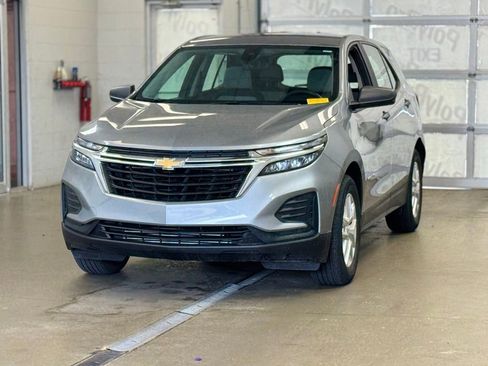 Used 2024 Chevrolet Equinox LS w/ Driver Confidence II Package FWD image 3