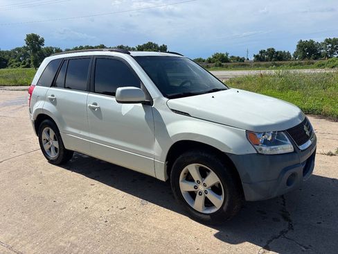 Used 2010 Suzuki Grand Vitara Limited RWD image 7