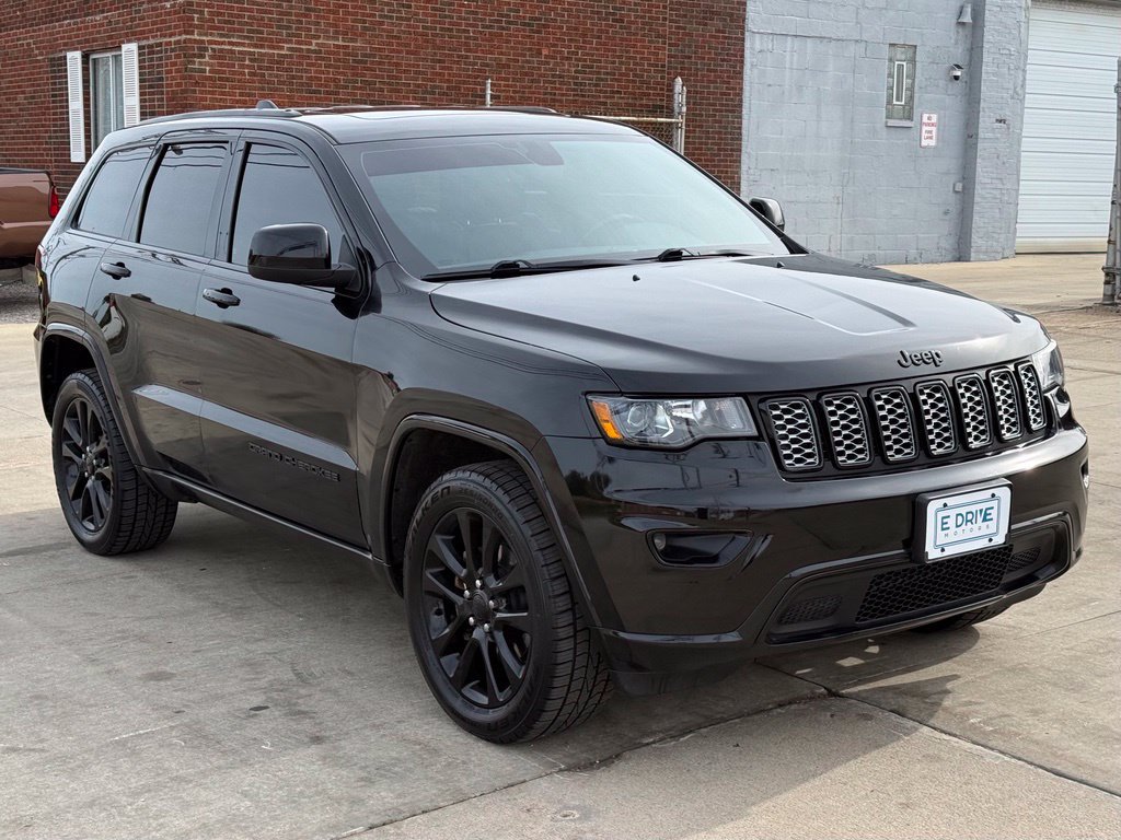 Used 2020 Jeep Grand Cherokee Altitude AWD/4WD image 4