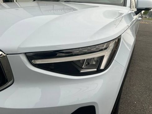 Certified 2025 Volvo XC40 B5 Core AWD/4WD image 8