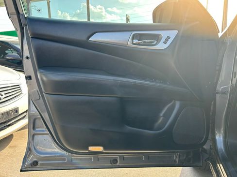 Used 2020 Nissan Pathfinder SL FWD image 12