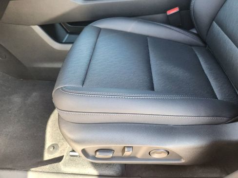 New 2026 Chevrolet Equinox LT w/ Convenience Package II image 25