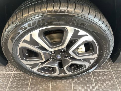 Used 2023 Subaru Ascent Limited w/ Technology Package AWD/4WD image 5