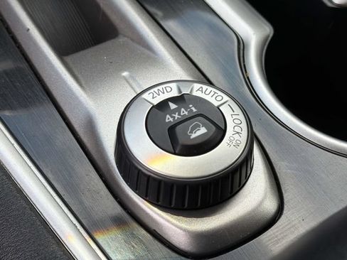 Used 2020 Nissan Pathfinder S AWD/4WD image 38