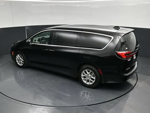 Certified 2024 Chrysler Pacifica Touring-L FWD image 54