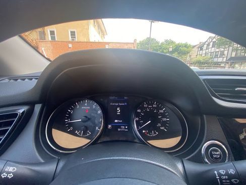 Used 2019 Nissan Rogue Sport SV w/ Technology Package AWD/4WD image 16