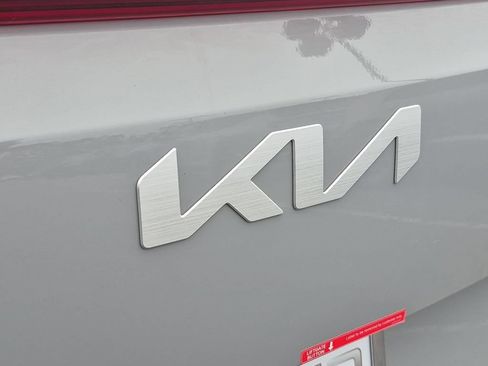 New 2026 Kia Carnival SX FWD image 32