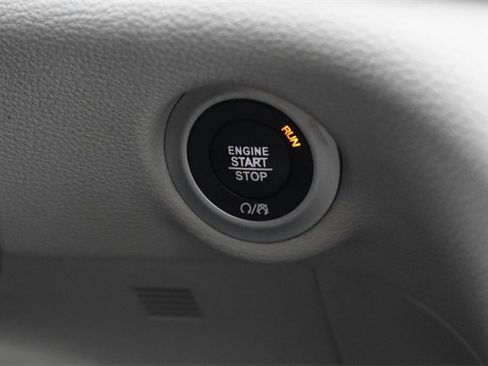 Used 2021 Chrysler Pacifica Limited image 29