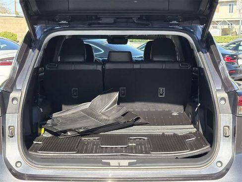 Used 2021 Toyota Highlander XLE image 33