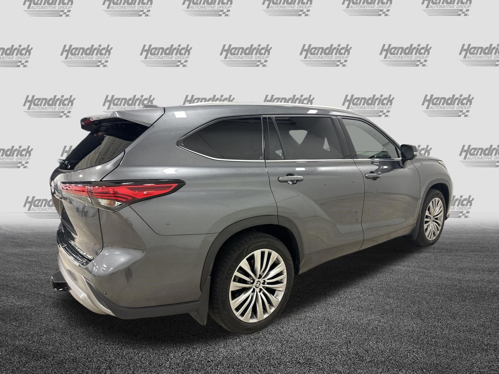 Used 2023 Toyota Highlander Platinum AWD/4WD image 10