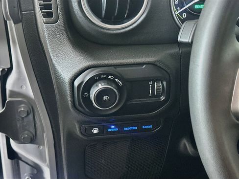 Used 2023 Jeep Wrangler Unlimited Sahara AWD/4WD image 16
