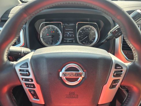 Used 2018 Nissan Titan SV w/ SV Convenience Package AWD/4WD image 18