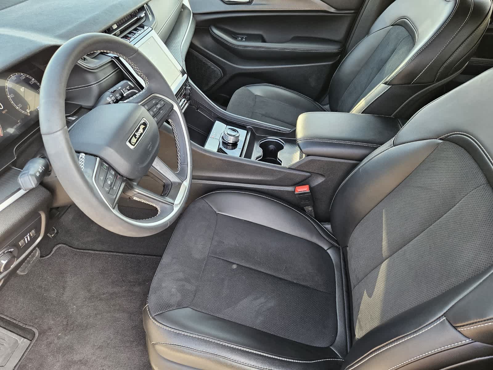 Used 2025 Jeep Grand Cherokee L Altitude RWD image 2