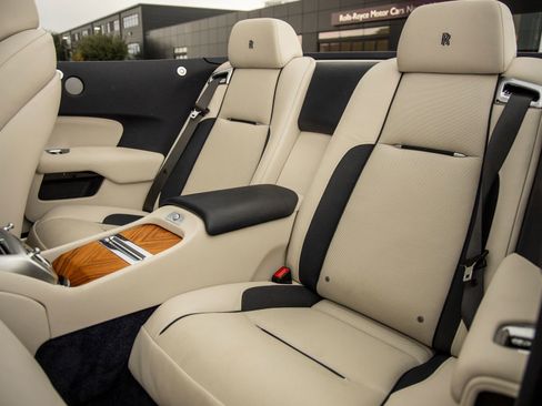 Used 2018 Rolls-Royce Dawn RWD image 39