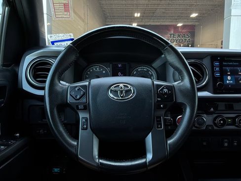 Used 2018 Toyota Tacoma TRD Off-Road AWD/4WD image 40