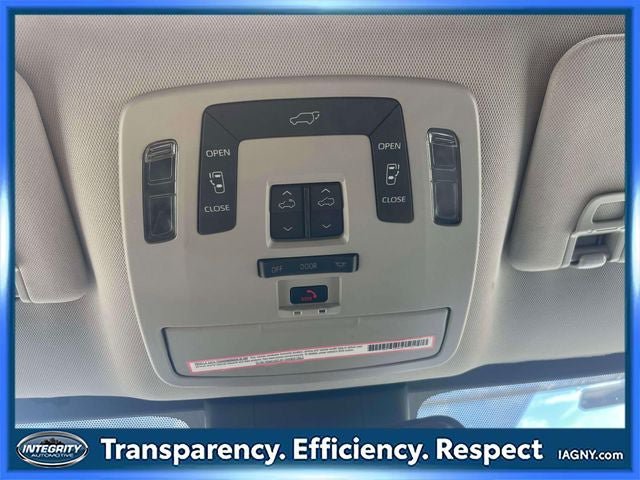 Used 2024 Toyota Sienna XLE FWD image 32