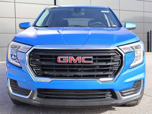 Used 2024 GMC Terrain SLE image 7