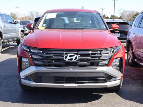 Certified 2025 Hyundai Tucson SE image 8